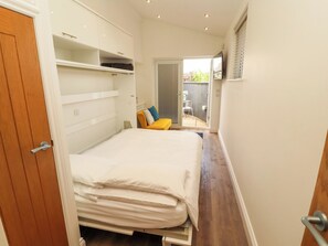 1 bedroom, individually decorated, individually furnished