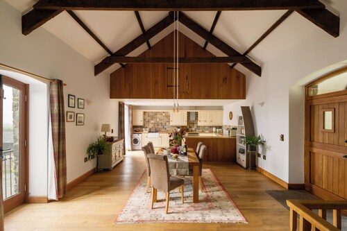 Luxury barn conversion deep in unspoilt countryside, EV charger, Bude 8 miles