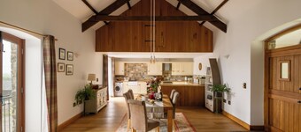 Luxury barn conversion deep in unspoilt countryside, EV charger, Bude 8 miles