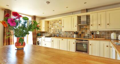 Luxury barn conversion deep in unspoilt countryside, just 8 miles from Bude