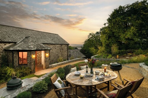 Luxury barn conversion deep in unspoilt countryside, EV charger, Bude 8 miles