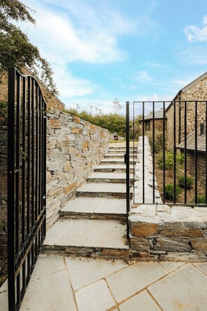 Property grounds - Luxury barn conversion deep in unspoilt countryside, EV charger, Bude 8 miles (Holsworthy)