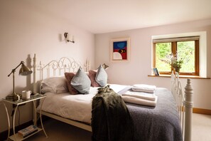 3 habitaciones, tabla de planchar con plancha y cuna de viaje 