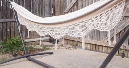 Cozy 2 Bedroom DC Stay w Private Patio + Fire-pit