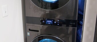 Snug 2BR DC Haven for Winter Stays & Peaceful Yard