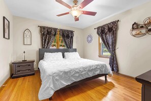 4 makuuhuonetta, silitysrauta/-lauta, Wi-Fi, vuodevaatteet