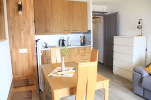 Refrigerador, microondas, horno, lavavajillas