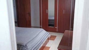 2 bedrooms, iron/ironing board, WiFi, bed sheets