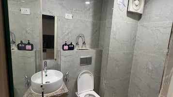 Handtücher, Seife, Toilettenpapier