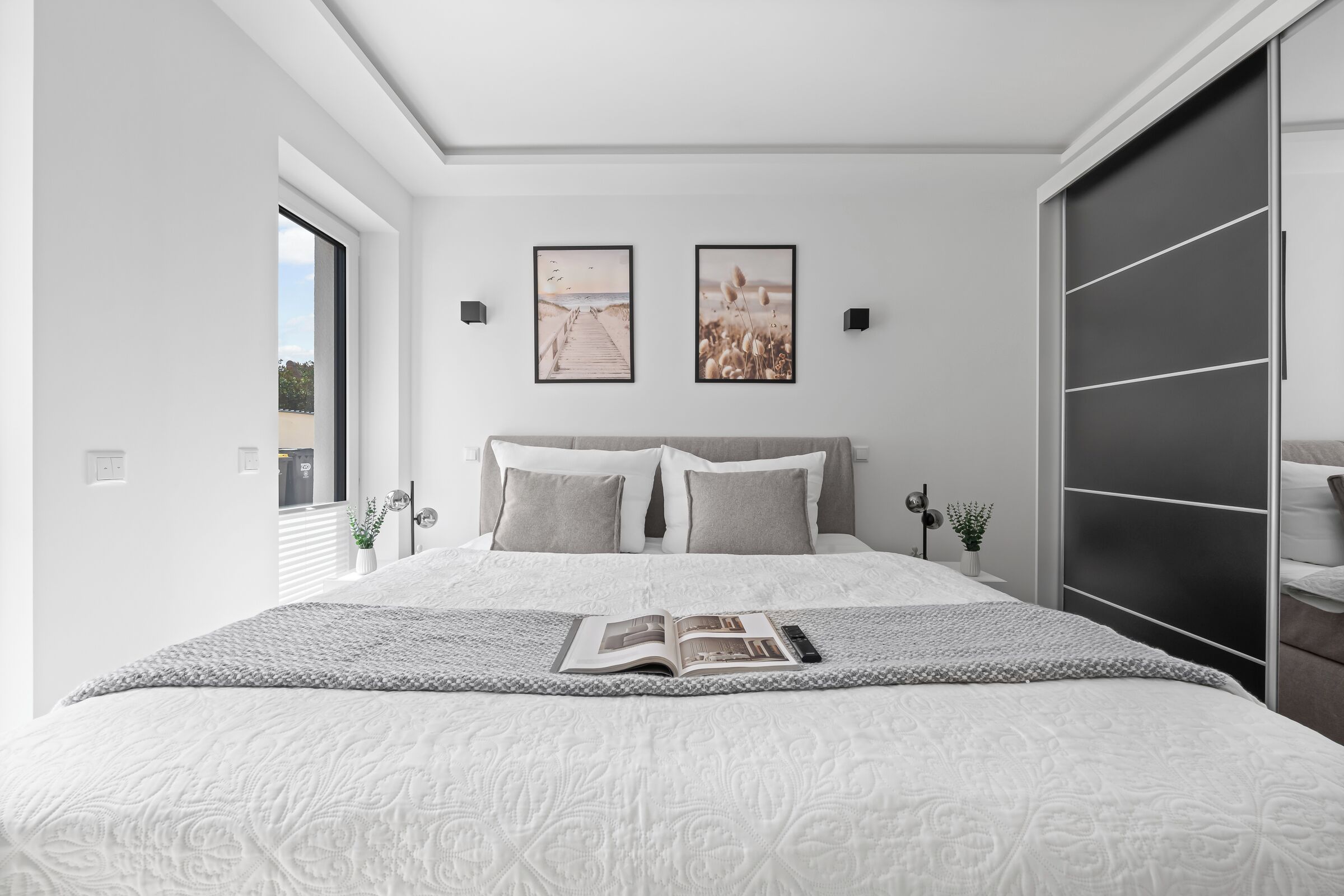 2 bedrooms, travel crib, free WiFi, bed sheets