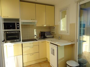 Microwave, dishwasher