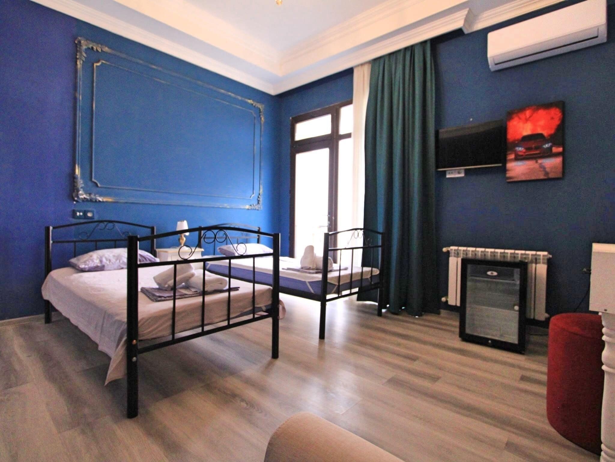 غرفة ديلوكس مزدوجة - بشرفة - بمنظر للبحر | ملاءات إيطالية من طراز فريتي وأغطية فراش متميزة