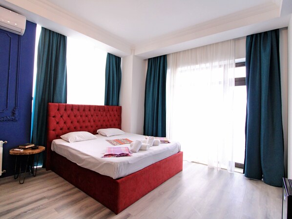 Suite Confort, balcón, vista al mar | Sábanas italianas Frette y ropa de cama de alta calidad 