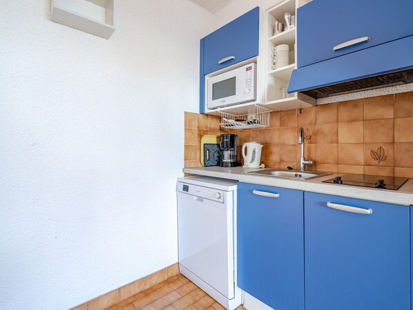 Fridge, microwave, dishwasher, coffee/tea maker