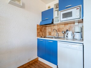 Fridge, microwave, dishwasher, coffee/tea maker