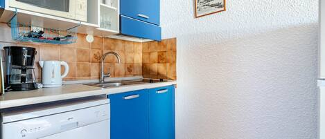 Kühlschrank, Mikrowelle, Geschirrspüler