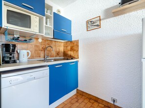 Fridge, microwave, dishwasher, coffee/tea maker