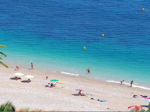 Beach - Apartment for 8, sea view and Wi-Fi (Roquebrune-Cap-Martin)