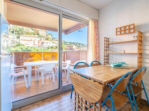 Dining - Apartment for 8, sea view and Wi-Fi (Roquebrune-Cap-Martin)