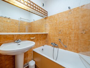 Bathroom - Studio for 4 with kitchenette and unlimited Wi-Fi (Roquebrune-Cap-Martin)