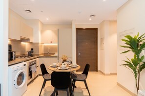 Fridge, microwave, oven, coffee/tea maker