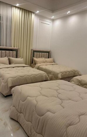 4 bedrooms, iron/ironing board, WiFi
