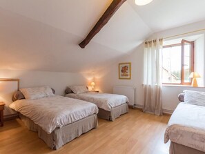 5 bedrooms, bed sheets