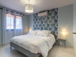 4 bedrooms, free WiFi, bed sheets - Modern comfort in Southern Vosges with pool and jacuzzi (Villers-lès-Luxeuil)