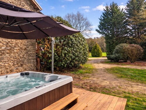 Gîte rénové avec spa et jardin près de Besançon