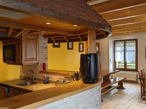 Gîte rénové avec spa et jardin près de Besançon