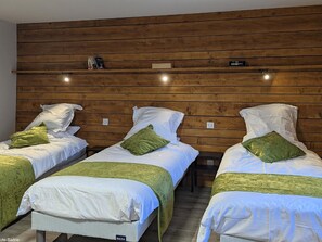 5 bedrooms, free WiFi, bed sheets