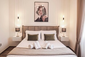 Memory-foam beds, blackout curtains, soundproofing, free WiFi - Capuana60 (Naples)