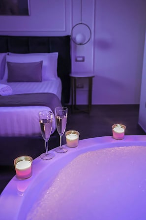 Luxury Double Room, Balcony, City View | Blackout drapes, soundproofing, free WiFi - Capuana60 (Naples)