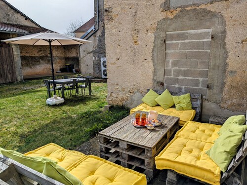 Gîte rénové XVIIIème siècle, animaux acceptés, jardin clôturé