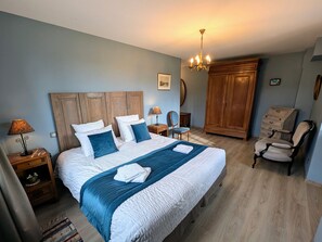 5 bedrooms, free WiFi, bed sheets - Charming cottage in Ognon valley with spa (Bay)