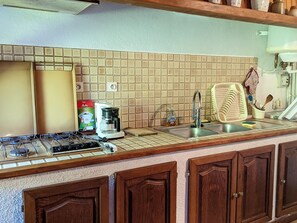 Fridge, microwave