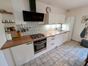 Kühlschrank, Mikrowelle, Geschirrspüler