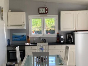 Fridge, microwave