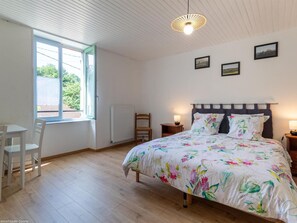 2 bedrooms, free WiFi, bed sheets - Renovated country house with garden, pets accepted near Vesoul (Équevilley)