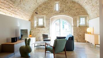 Télévision, cheminée