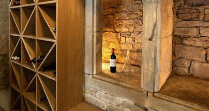 Gßte de charme rénové avec cheminée à Fondremand