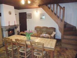 Dining - Cottage in the Heart of Vosges Saônoises (Saint-Bresson)