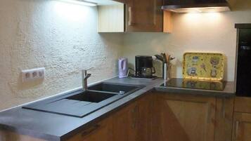 Kühlschrank, Mikrowelle, Geschirrspüler