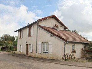 Exterior - Charming Country Cottage with Garden in Haute-Saône (La Roche-Morey)