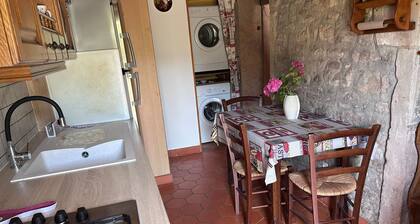 Family cottage for 8, historic charm & modern comfort