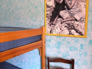 A bunk bed with a wooden frame and a mattress with a textured cover. - Family cottage for 8, historic charm & modern comfort (Fresse)
