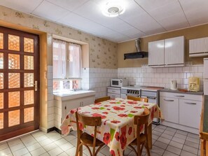 Fridge, microwave