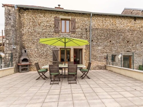 Renovated old house with pool in Brotte-lès-Ray