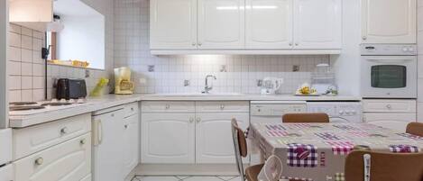 Refrigerador, microondas y lavavajillas