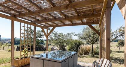 Charming wooden house with pool and pets allowed